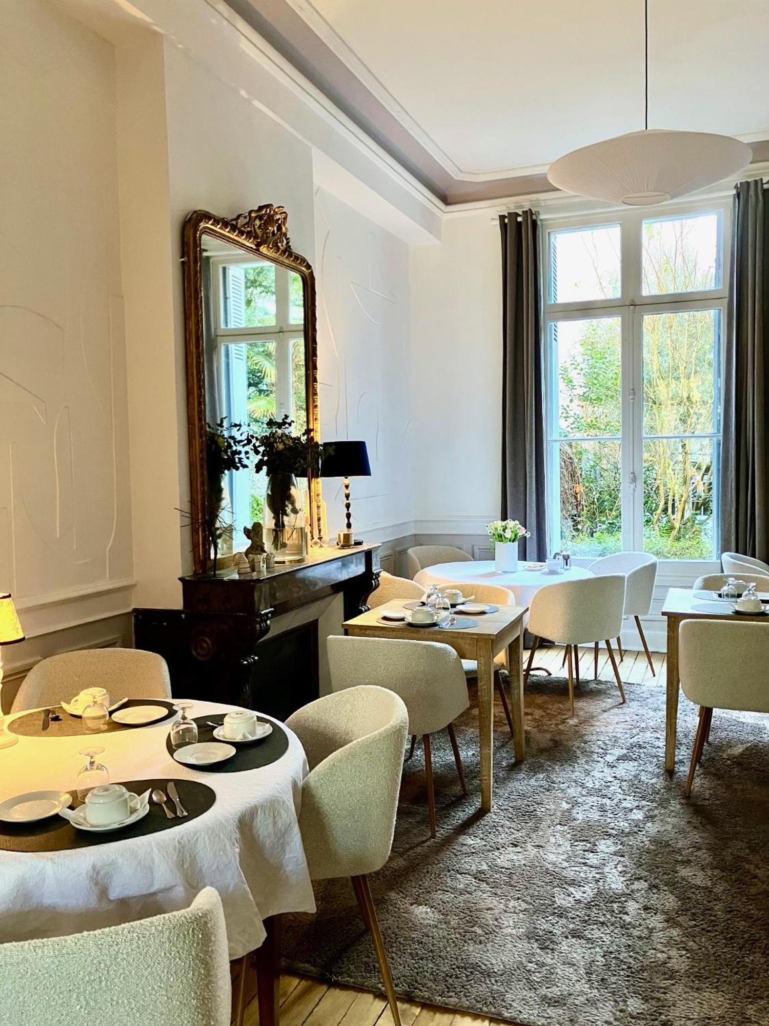 Hotel Val De Loire Тур Екстер'єр фото