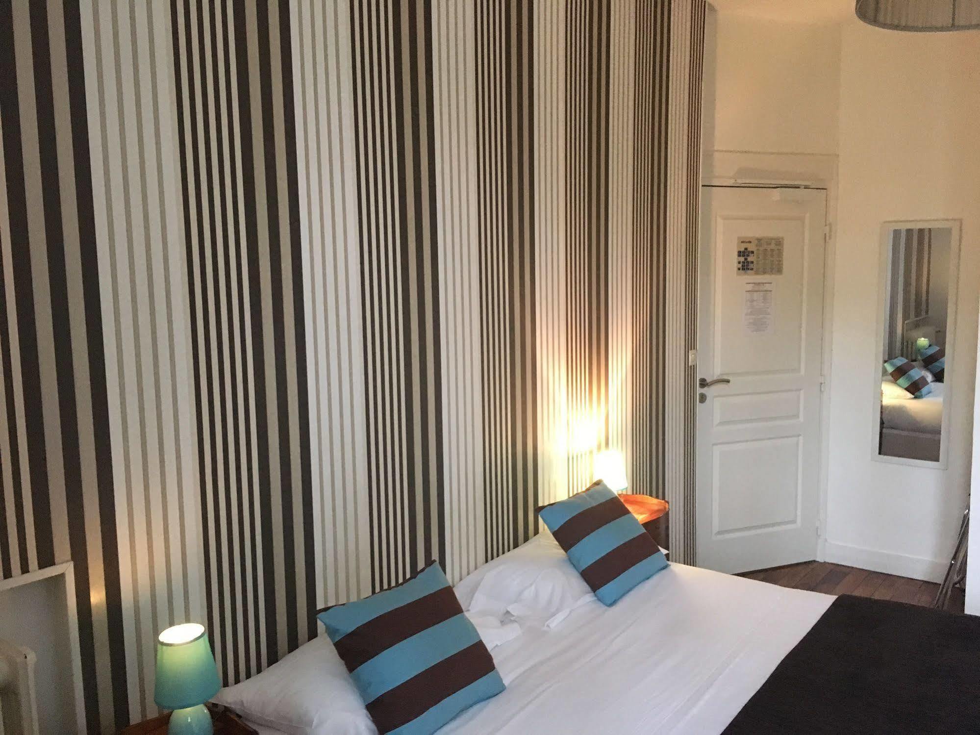 Hotel Val De Loire Тур Екстер'єр фото